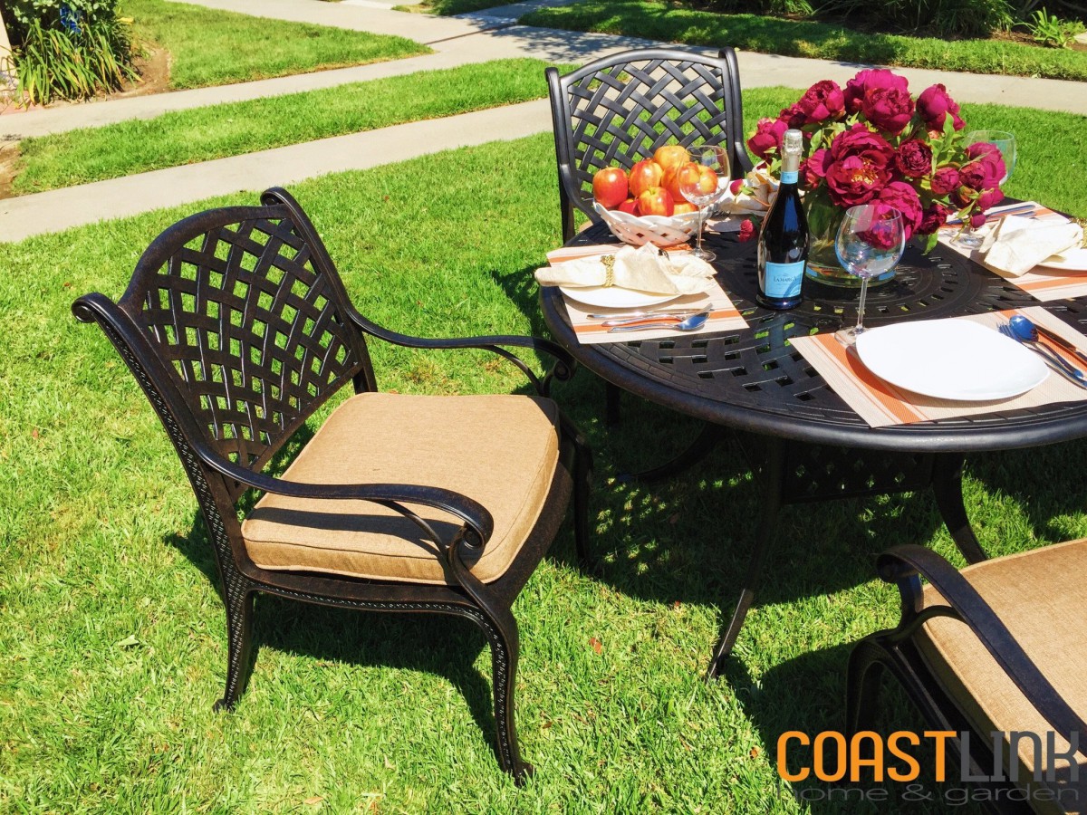 Coastlink Furniture Nevada 5 Piece Cast Aluminum Outdoor Dining Set with 48″ Round Table