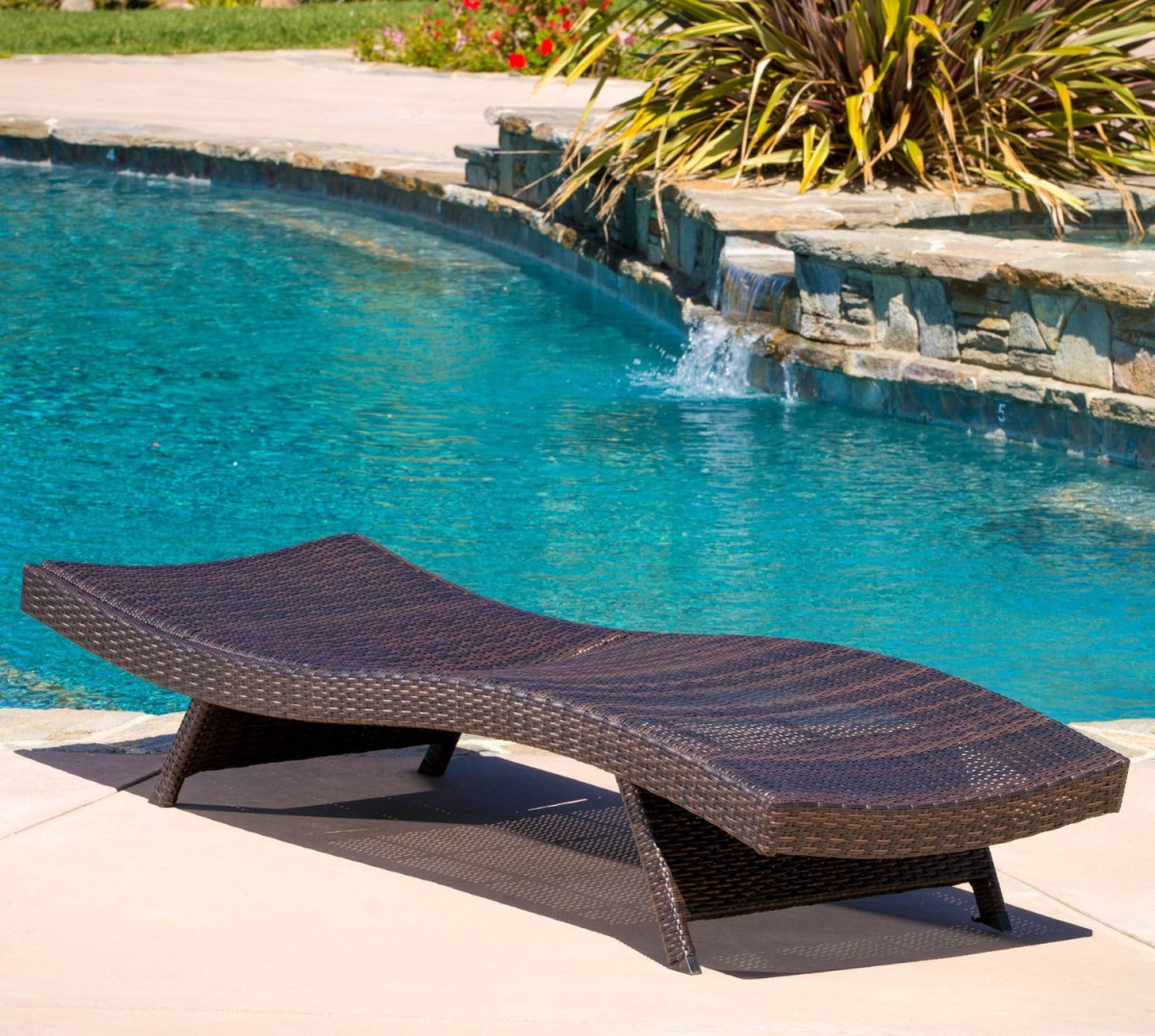 Lakeport Folding Wicker Outdoor Chaise Lounge Chair