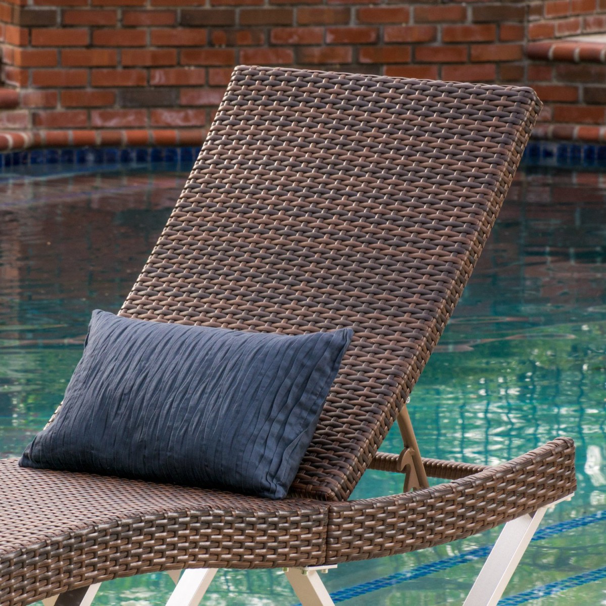 Manuela Ergonomic Wicker Outdoor Chaise Lounge Chair