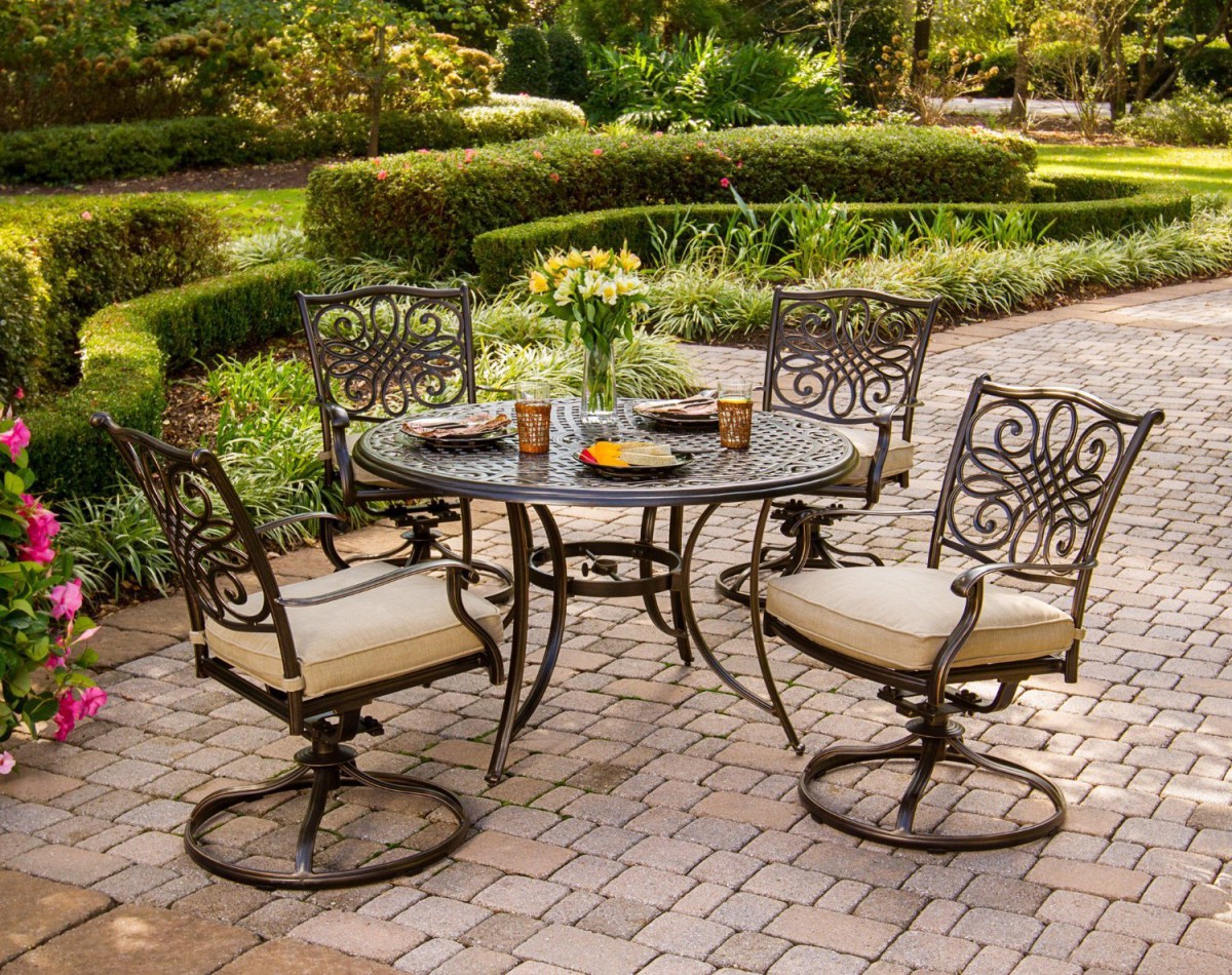 Hanover Traditions 5-Piece Outdoor Dining Set with Swivel-Rocker Chairs